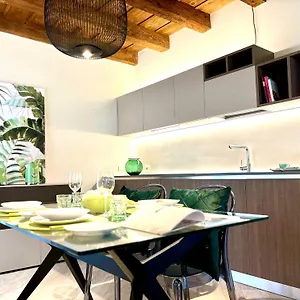 apt-noemi.hotelinveneto.com/
